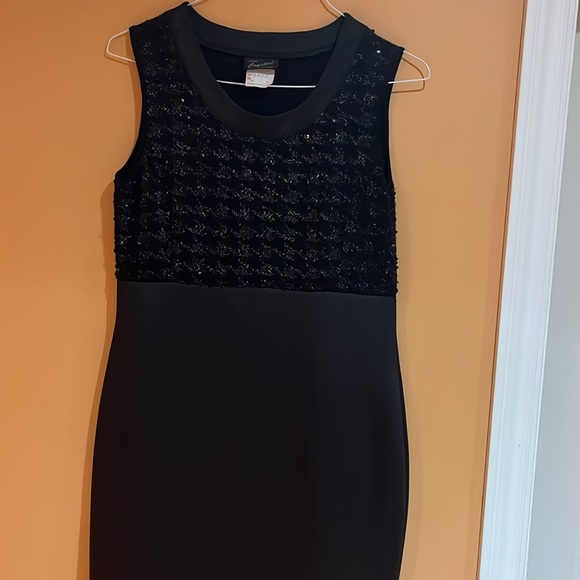 Ladies party/formal dresss - Picture 3 of 11